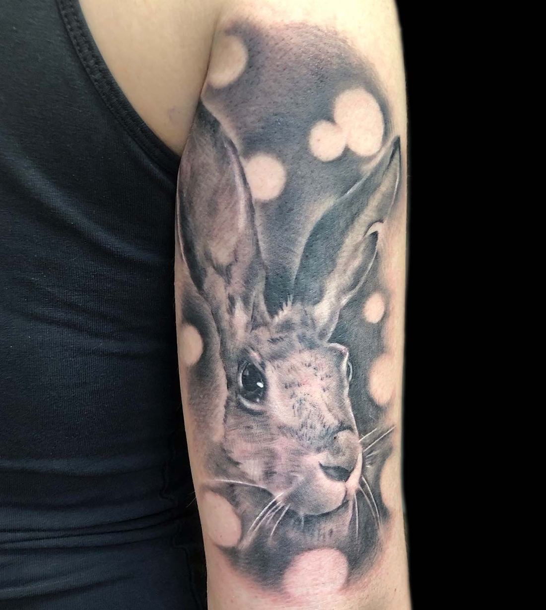 Realistischer Hase in Black & Grey