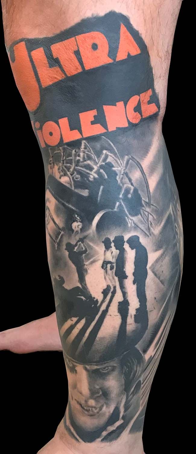 Unterschenkel-Tattoo „Ultra Violence“, zweite Ansicht